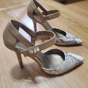 BCBGeneration pumps tan & white with ivory snake & gold tone clasp. Size 8.5